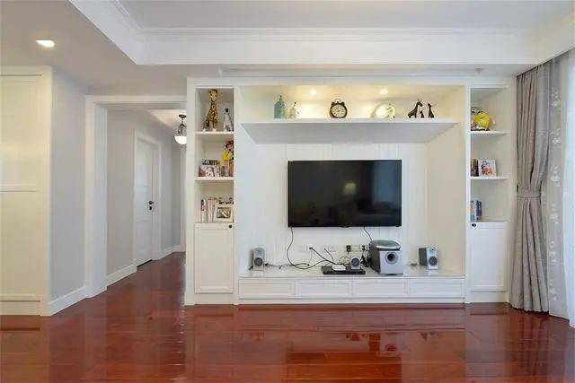 ‘kaiyun开云官方在线登录’
同事家屋子已经入住一年多了 电视配景墙的设计 悦目又实用！(图2)