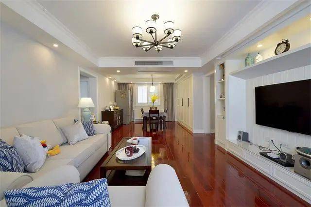 ‘kaiyun开云官方在线登录’
同事家屋子已经入住一年多了 电视配景墙的设计 悦目又实用！(图1)