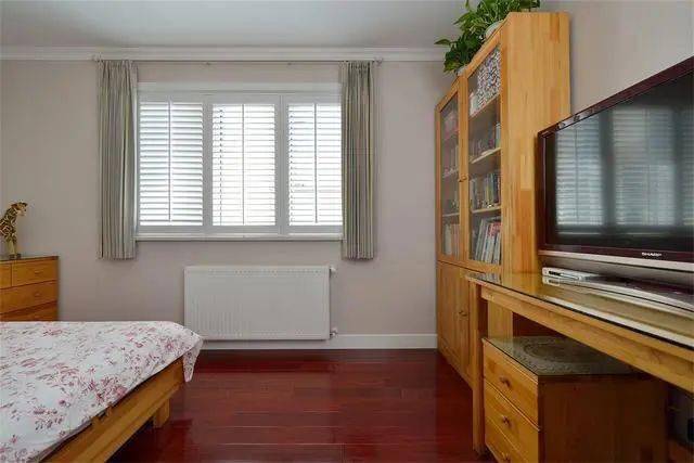 ‘kaiyun开云官方在线登录’
同事家屋子已经入住一年多了 电视配景墙的设计 悦目又实用！(图12)