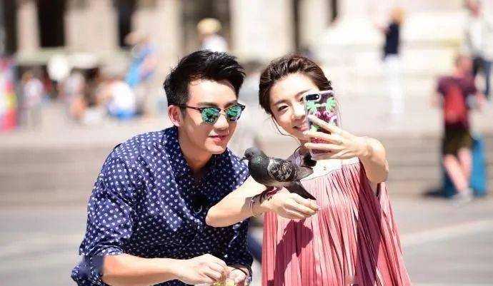 原形毕露:上综艺节目秀过恩爱就分手仳离的8大对明星 哪对最让你意外?|kaiyun开云网页版(图1)
原形毕露:上综艺节目秀过恩爱就分手仳离的8大对明星 哪对最让你意外?|kaiyun开云网页版(图1)