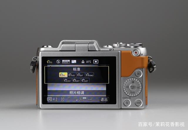 kaiyun开云网页版:全民抗疫艺术家在行动:王珂《致敬奔赴一线医护人员》(图1) kaiyun网页登录入口