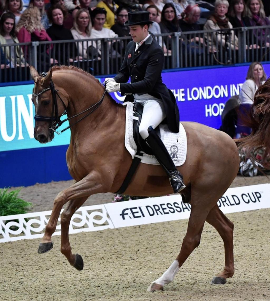 【kaiyun网页登录入口】
2020十大娱乐热词 屋子塌了、海王…你印象最深是哪个?(图1) kaiyun开云官方在线登录