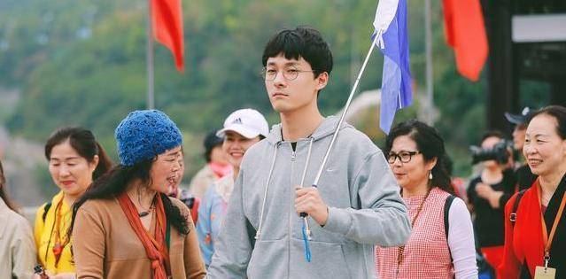 kaiyun开云官方在线登录：
《哈哈哈哈哈》被张雨剑的沙雕行为笑死了 陈赫张雨剑师兄弟互坑 鹿晗捧场王(图2)