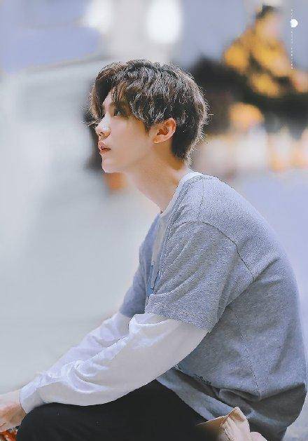 kaiyun开云官方在线登录：
《哈哈哈哈哈》被张雨剑的沙雕行为笑死了 陈赫张雨剑师兄弟互坑 鹿晗捧场王(图7)