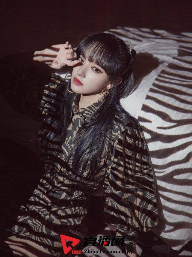 
程潇再任舞蹈导师亮相《少年之名》成团夜仙美感人【kaiyun开云网页版】(图5)