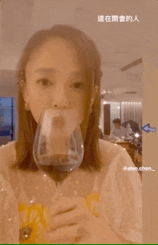 kaiyun开云官方在线登录|
陈乔恩艾伦高调庆祝恋爱一周年 网友叹息：原来综艺也有真情感(图5)